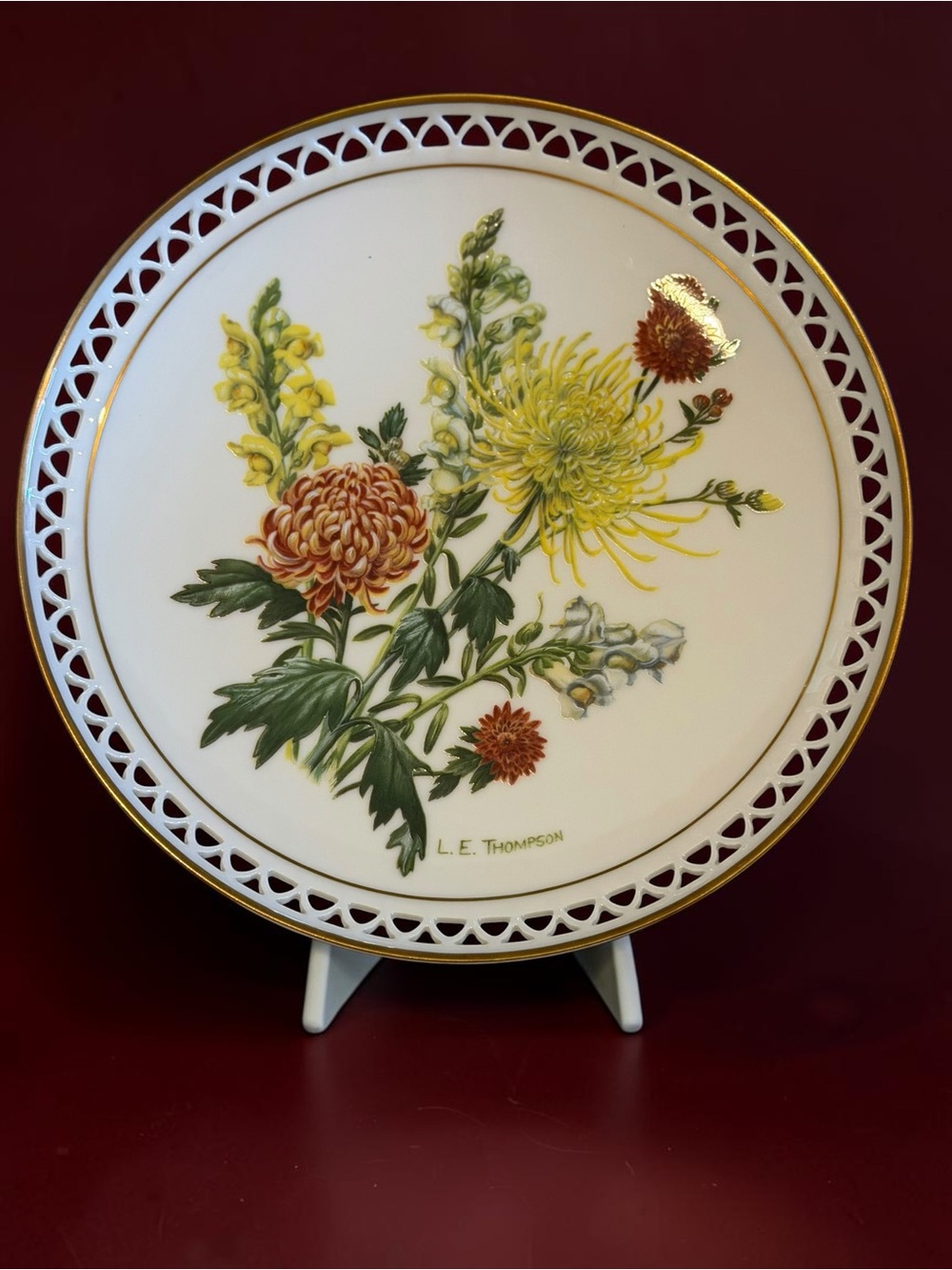 Bing Grondahl November Country Garden Calendar Plate 1986 Chrysanthemums